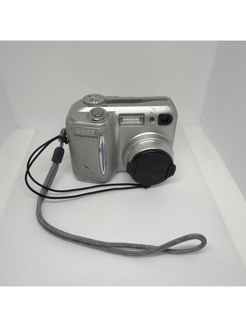 NIKON COOLPIX 885 DIGITAL CAMERA